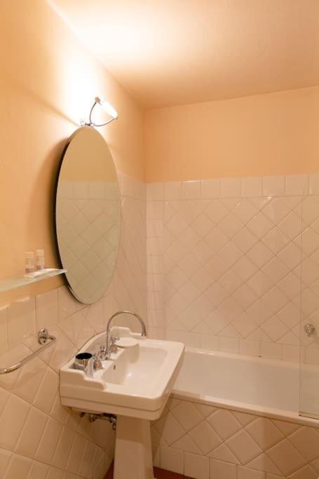 Elegant Apartment Near Piazza Della Signoria ฟลอเรนซ์ ภายนอก รูปภาพ
