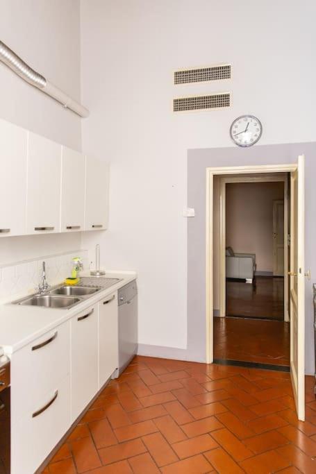 Elegant Apartment Near Piazza Della Signoria ฟลอเรนซ์ ภายนอก รูปภาพ